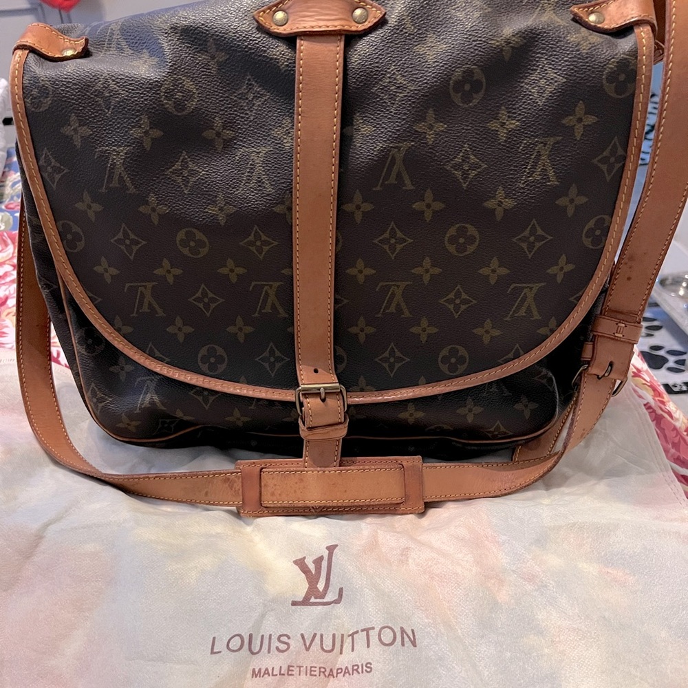 LOUIS VUITTON Saumur 35 Shoulder Bag Monogram (AUTHENTIC) no dust bag included